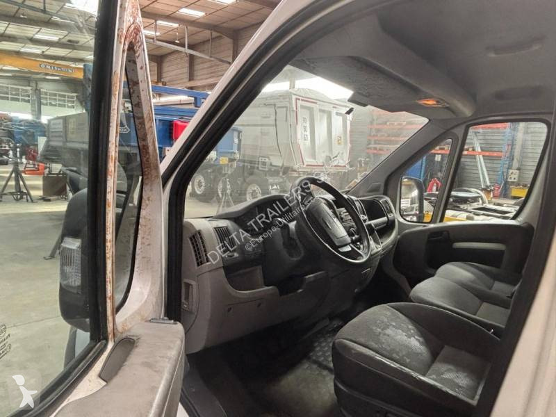 Samochód dostawczy Peugeot