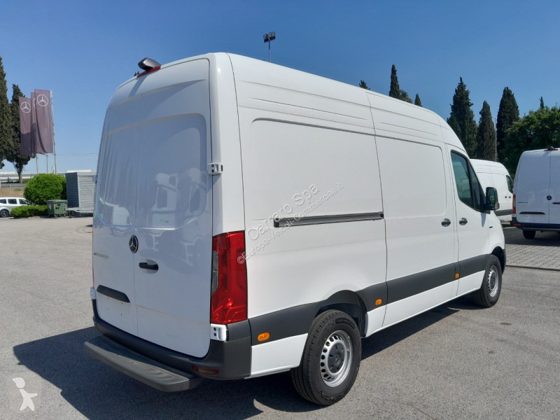 Samochód dostawczy Mercedes Furgone Traz. Post