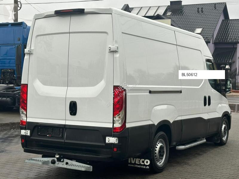 Samochód dostawczy Iveco Daily 35S18