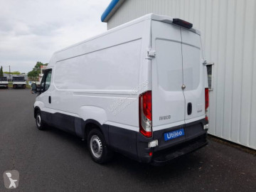 Furgón largo Iveco