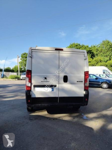 Fourgon moyen Peugeot