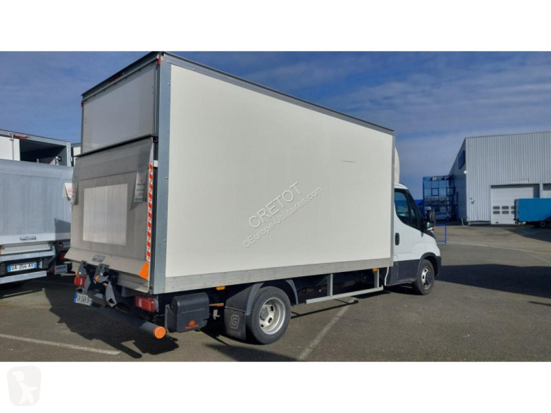 Véhicule utilitaire Iveco DAILY 35C16 3L Caisse...