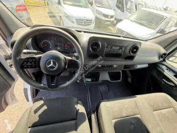 Utilitaire benne Mercedes