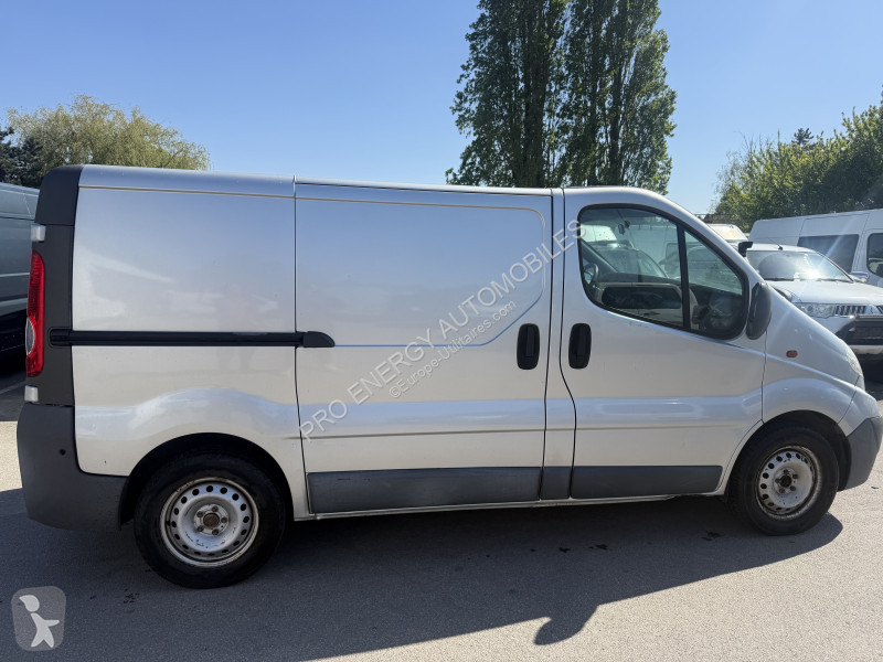 Véhicule utilitaire Opel VIVARO FG F2700 C1...