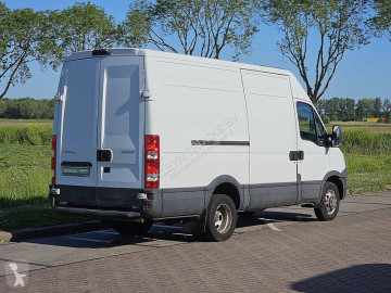 عربة نفعية مقفلة Iveco