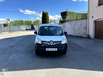 عربة نفعية مقفلة Renault
