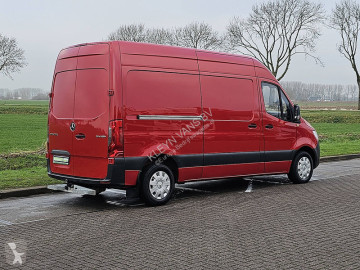 Fourgon utilitaire Mercedes