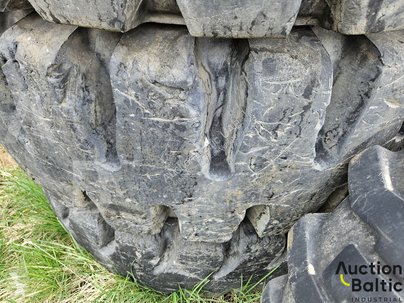 Furgoneta  tires