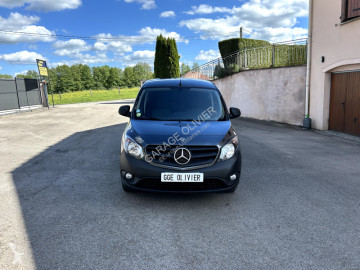 عربة نفعية مقفلة Mercedes