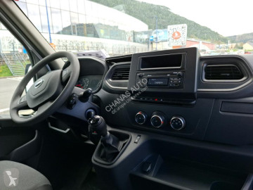 عربة نفعية بصندوق ذي حجم كبير Nissan