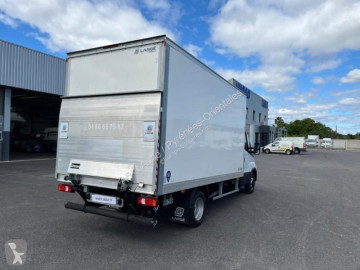 عربة نفعية بصندوق ذي حجم كبير Iveco