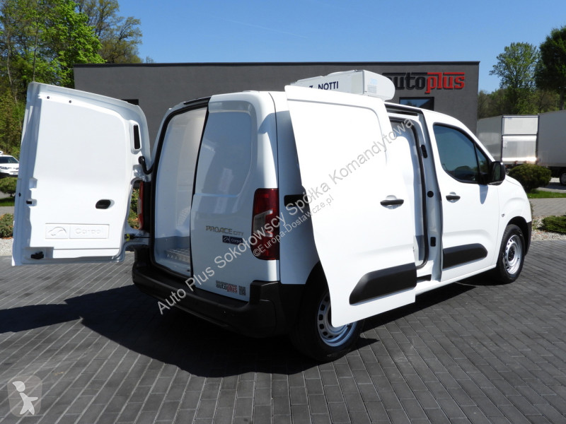 Véhicule utilitaire Toyota CITY