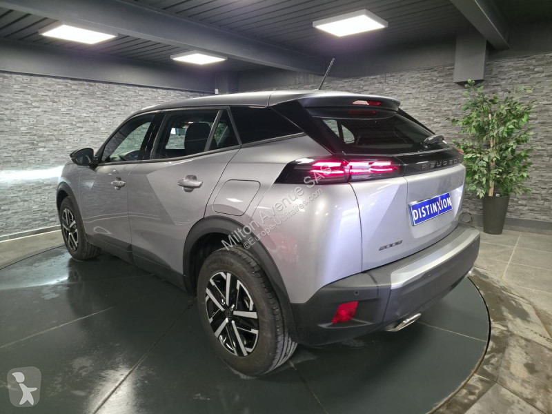 Véhicule utilitaire Peugeot 2008 1.2i Hybrid -...