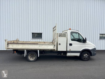 Utilitaire benne standard Iveco
