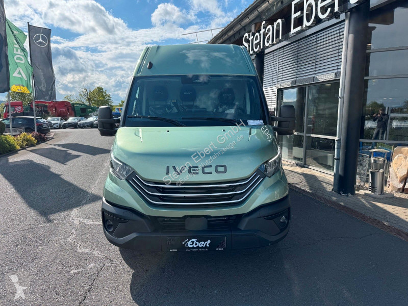 عربة نفعية Iveco 35S18 HA8 3.0L...