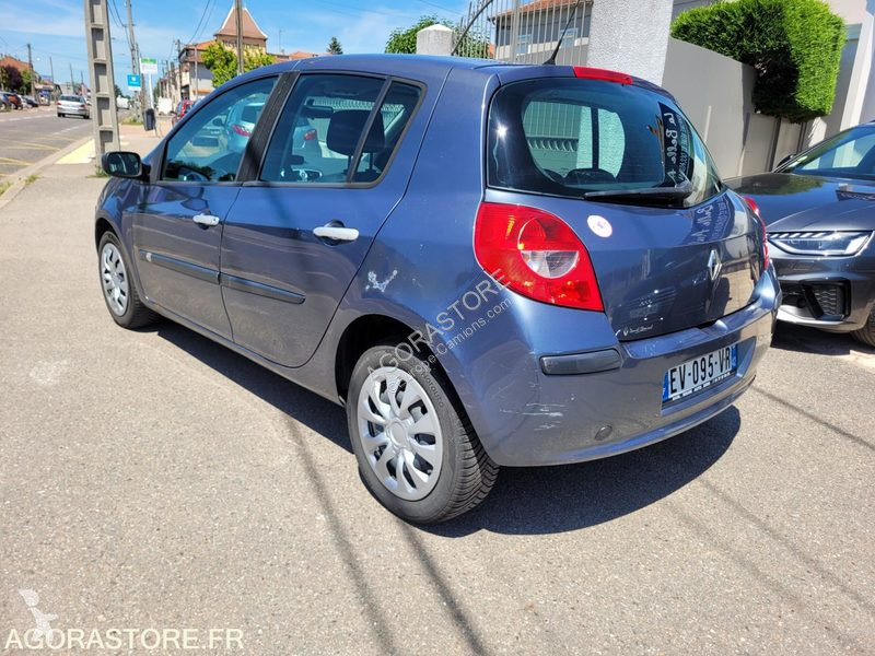 عربة نفعية Renault CLIO