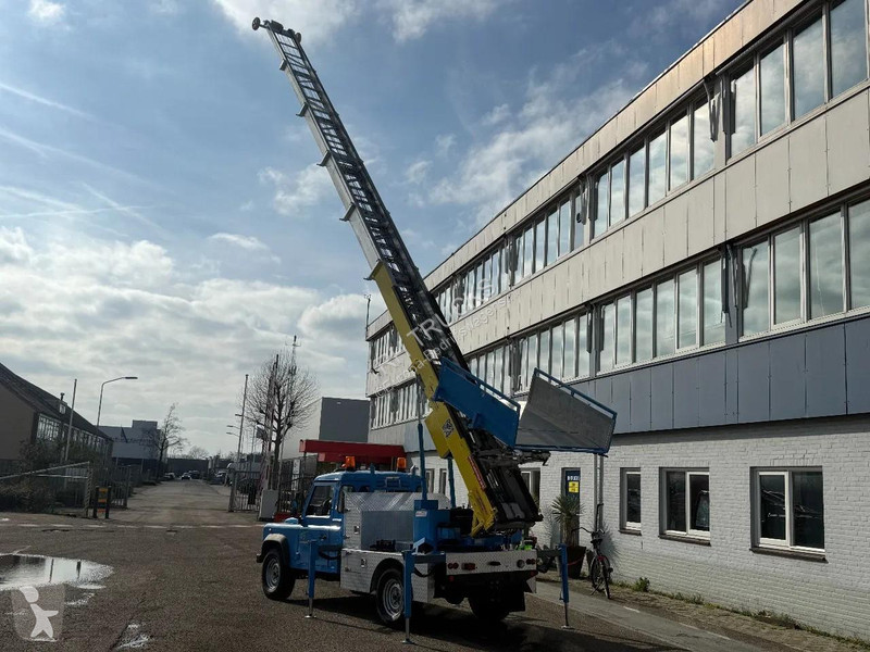 Samochód dostawczy Land Rover 4X4 KLAAS...