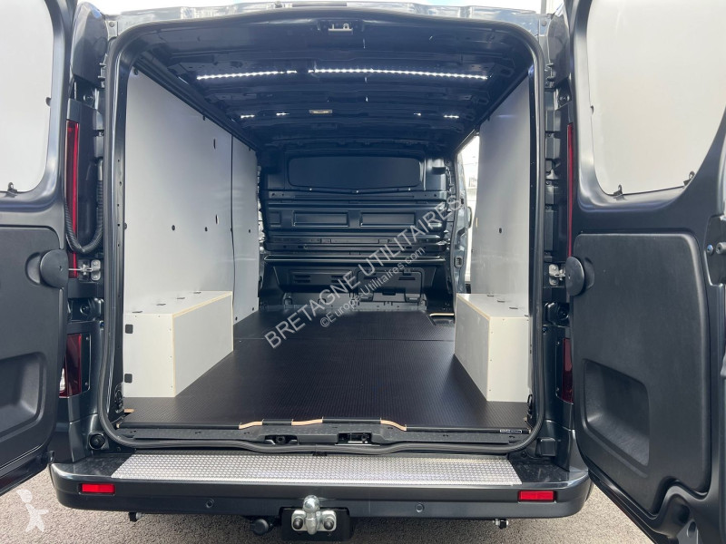Véhicule utilitaire Renault TRAFIC III FG NEUF:...