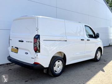 عربة نفعية مقفلة Ford