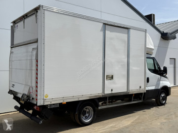 عربة نفعية مقفلة Iveco