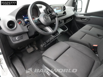 عربة نفعية مقفلة Mercedes