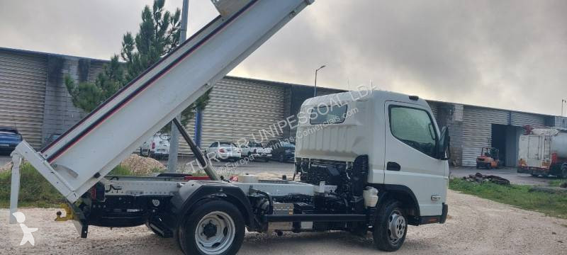 Véhicule utilitaire Mitsubishi Fuso