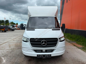 Varevogn med stor kasse Mercedes