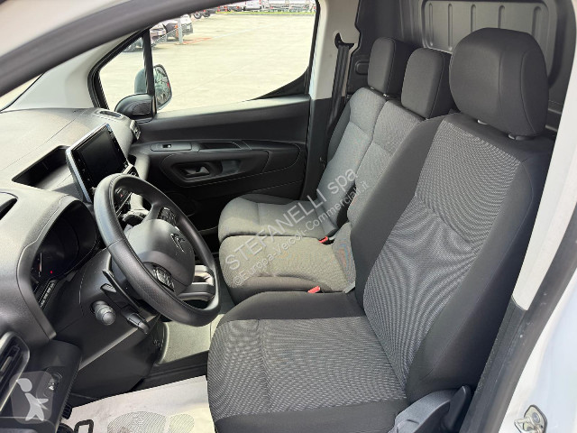 عربة نفعية Citroën BERLINGO M CLUB 130 EAT 8