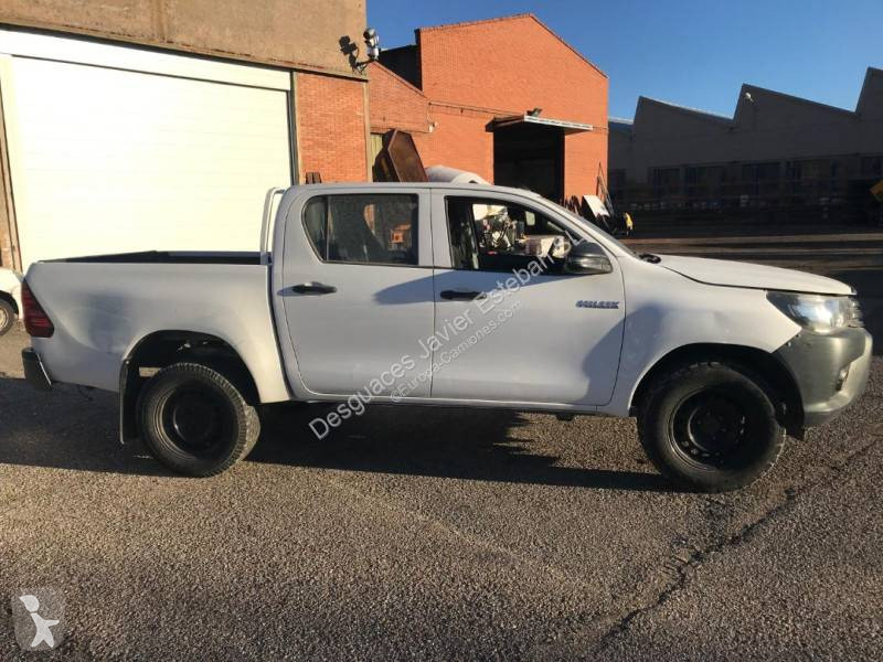 عربة نفعية Toyota