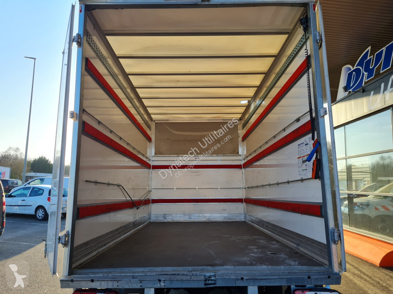 Véhicule utilitaire Iveco 35C16