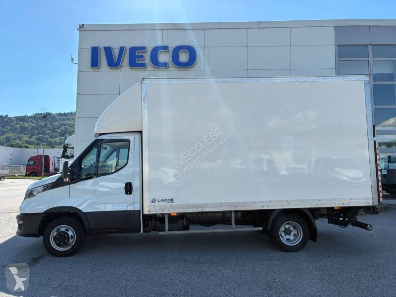 Véhicule utilitaire Iveco 3.0 - Caisse 20 m3 +...