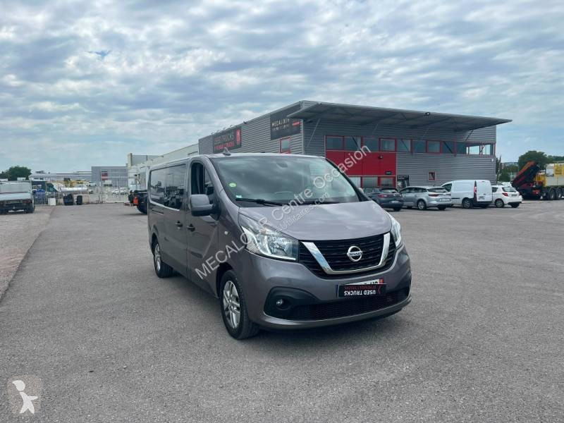 عربة نفعية Nissan