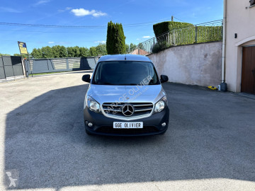 Fourgonnette Mercedes