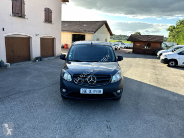 Fourgonnette Mercedes
