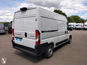 Fourgon moyen Peugeot