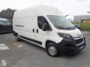Fourgon moyen Peugeot