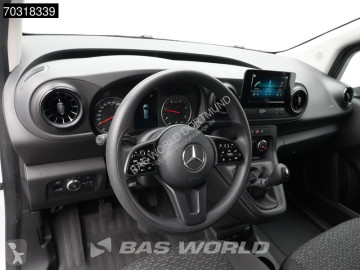 عربة نفعية مقفلة Mercedes
