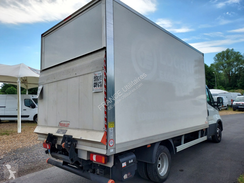 عربة نفعية Iveco DAILY CAISSE 20M3 TROUILLET...
