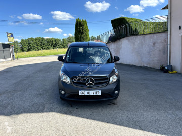 Fourgonnette Mercedes