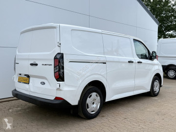 عربة نفعية مقفلة Ford