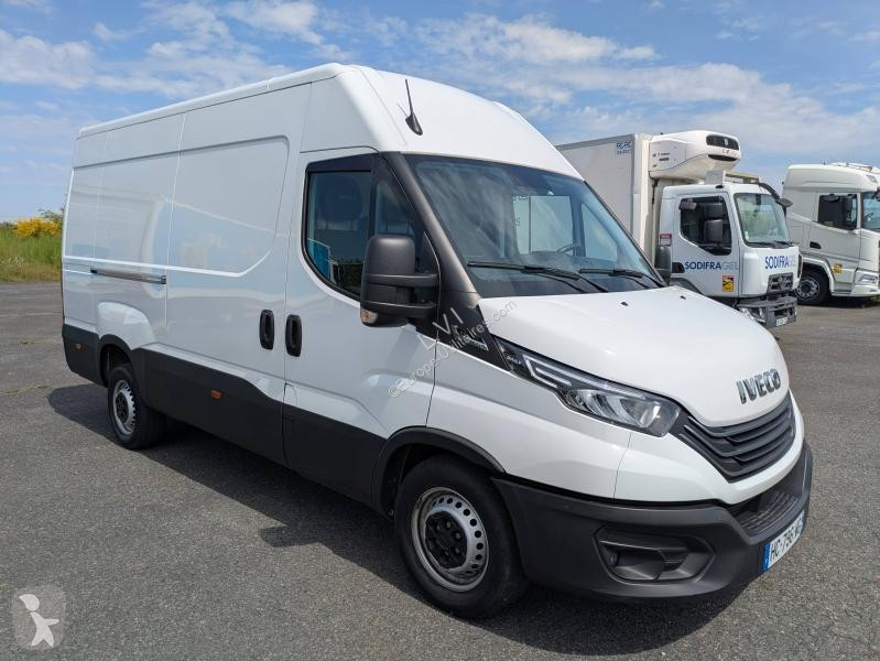 Véhicule utilitaire Iveco 35S Fg 35S14 2.3 V12...