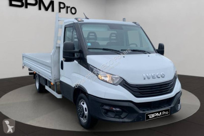 Utilitaire plateau ridelles Iveco