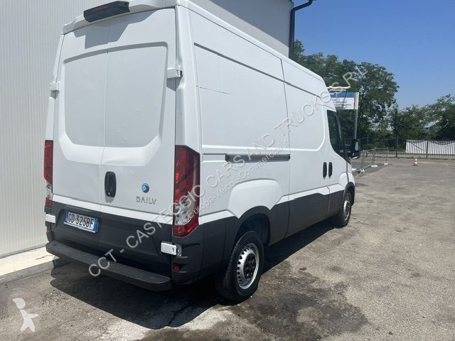 Véhicule utilitaire Iveco DAILY