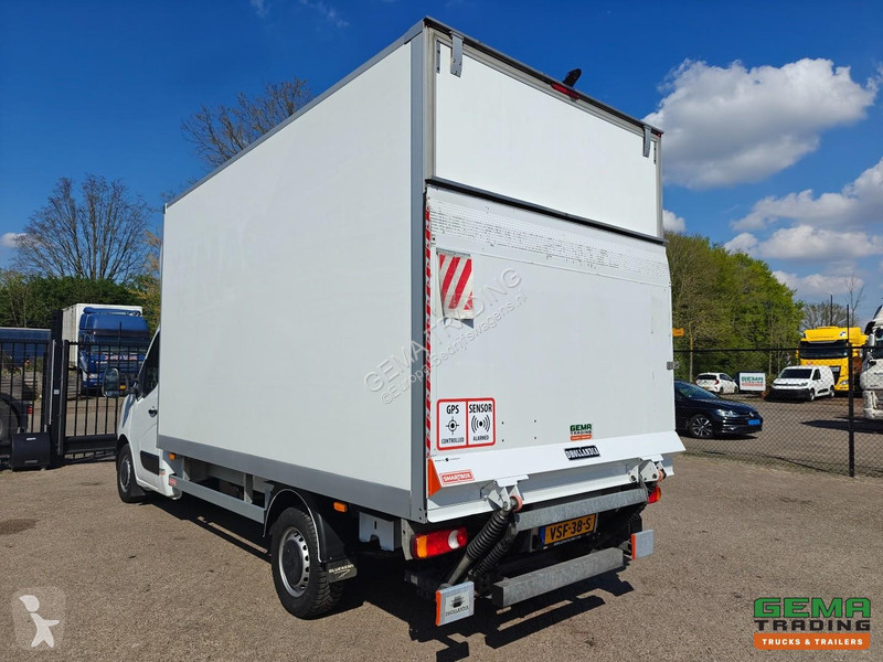 Furgoneta Renault 4x2 Day Cab (3 Persons)...