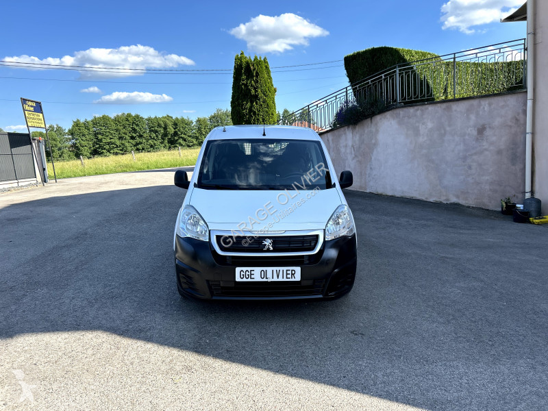 Véhicule utilitaire Peugeot Long Cabine...