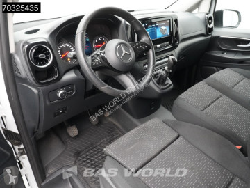 عربة نفعية مقفلة Mercedes