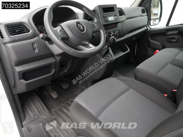 عربة نفعية مقفلة Renault