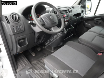 عربة نفعية مقفلة Renault