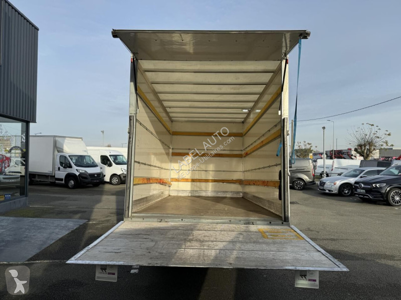 Véhicule utilitaire Iveco 35c16