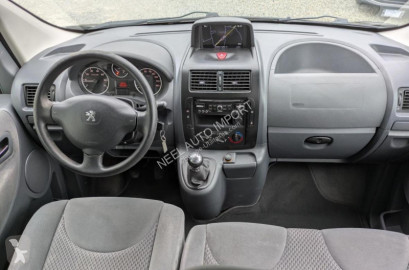 عربة نفعية مقفلة Peugeot